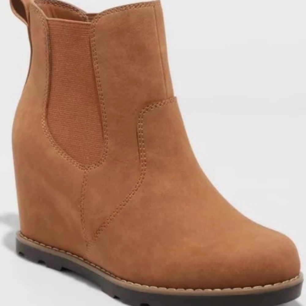 Universal Thread Tan Wedge Shoes